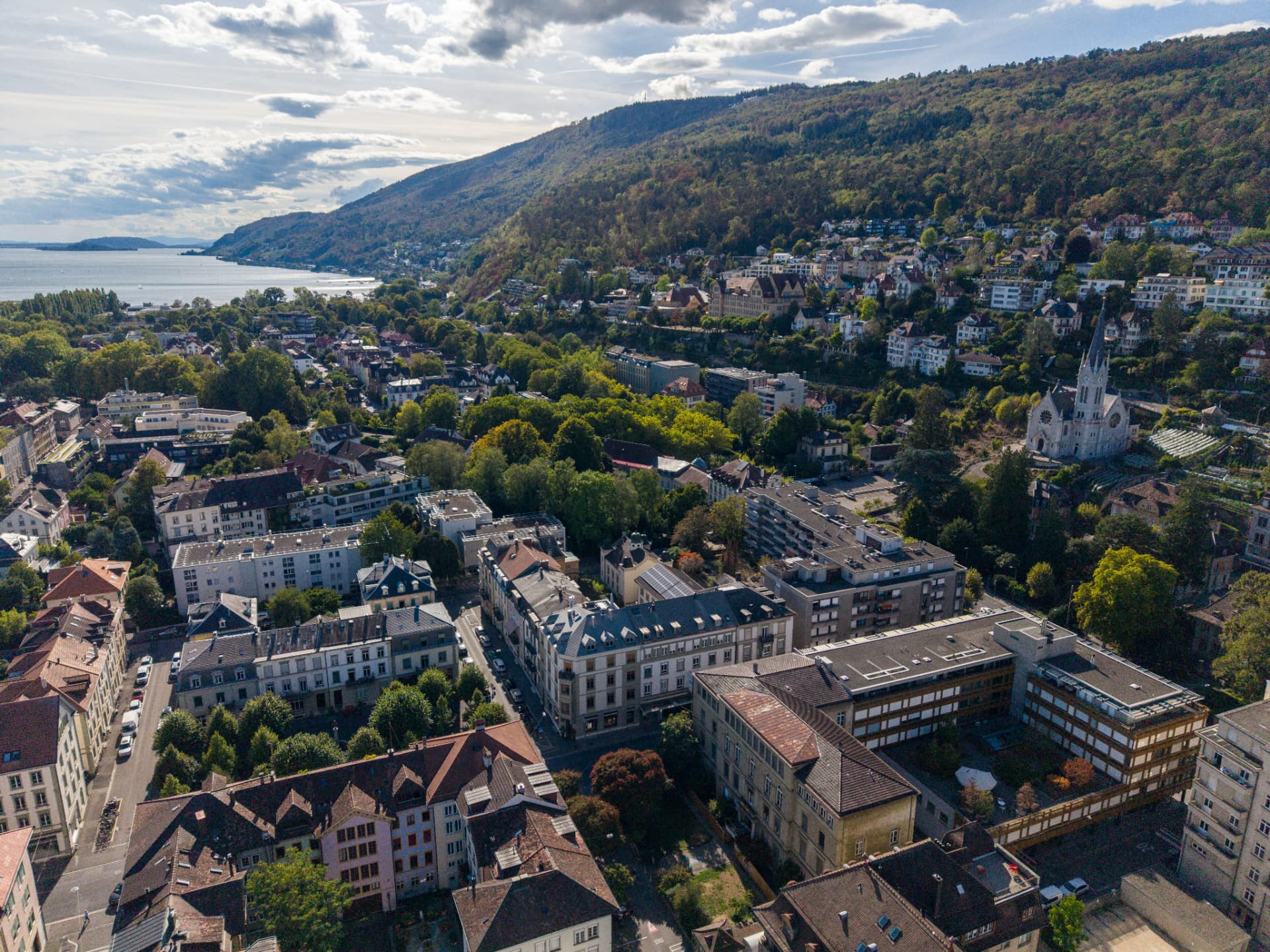 Vue aérienne du Faubourg du Lac et de Bienne